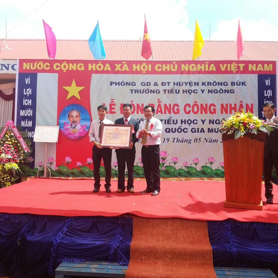 Lễ đón nhận Bằng công nhận trường đạt Chuẩn quốc gia mức độ I